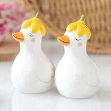 Load image into Gallery viewer, Daisy & Duck Salt and Pepper Shakers