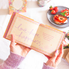 Load image into Gallery viewer, Intrinsic Mumma Love Quote Book