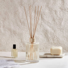 Load image into Gallery viewer, Circa Cotton Flower &amp; Freesia Fragrance Diffuser
