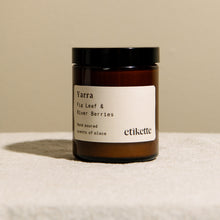 Load image into Gallery viewer, Etikette Yarra in Fig Leaf &amp; River Berries Soy Candle
