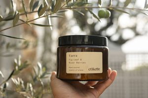 Etikette Yarra in Fig Leaf & River Berries Soy Candle